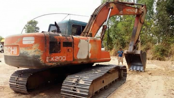 ขาย 495,000 Hitachi EX200-3 Super เครื่องเดิมดี เมกะปั้ม โช่หนา เอวแน่น รถสวยพร้อมใช้ 090-772-3710 090-772-3708
