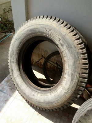 9.00-20  BRIDGESTONE  มี 1 เส้น tel.081-427-3941 ไอดีไลน์ 0814273941
