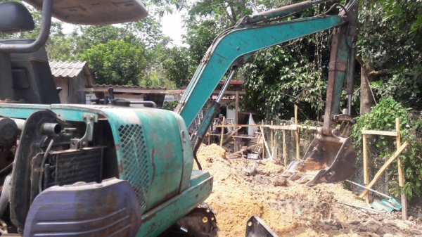 รถขุด PC30-7 รถดี...สีไม่ค่อยสวย ใช้งานอยู่ประจำ