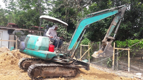 รถขุด PC30-7 รถดี...สีไม่ค่อยสวย ใช้งานอยู่ประจำ
