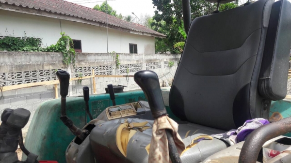 รถขุด PC30-7 รถดี...สีไม่ค่อยสวย ใช้งานอยู่ประจำ