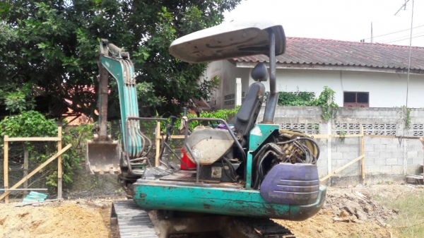 รถขุด PC30-7 รถดี...สีไม่ค่อยสวย ใช้งานอยู่ประจำ