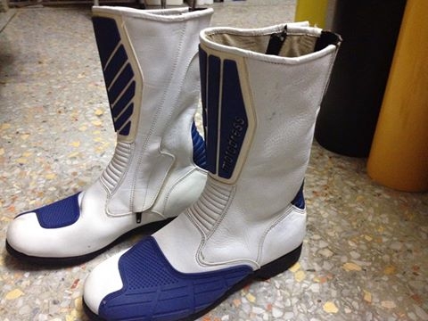 รองเท้าใส่ขี่มอไซค์