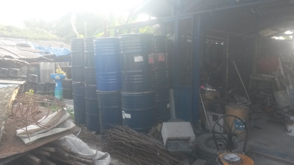 ถังเหล็กฝาเปิด 200 ลิตร พร้อมสายรัด ถังเหล็กฝาเปิด 200 ลิตร พร้อมสายรัด