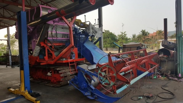 ขายรถเกี่ยวข้าว ช่วงล่าง12 ส.ทวี โซ่49ข้อ ลูเลอร์10ลูก เครื่องอีซูซุ 6BG1 สภาพสวยเดิม พร้อมลงงานทำสีใหม่ทั้งคัน ขายรถเกี่ยวข้าว ช่วงล่าง12 ส.ทวี โซ่49ข้อ ลูเลอร์10ลูก เครื่องอีซูซุ 6BG1 สภาพสวยเดิม พร้อมลงงานทำสีใหม่ทั้งคัน