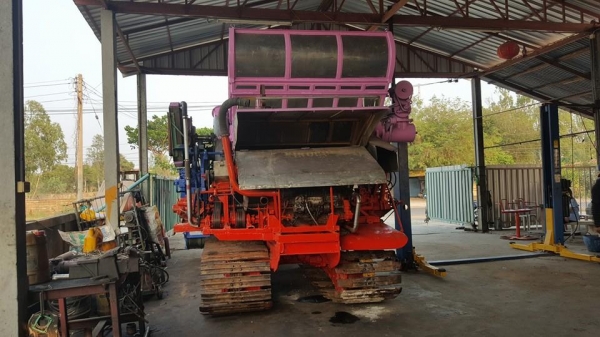 ขายรถเกี่ยวข้าว ช่วงล่าง12 ส.ทวี โซ่49ข้อ ลูเลอร์10ลูก เครื่องอีซูซุ 6BG1 สภาพสวยเดิม พร้อมลงงานทำสีใหม่ทั้งคัน ขายรถเกี่ยวข้าว ช่วงล่าง12 ส.ทวี โซ่49ข้อ ลูเลอร์10ลูก เครื่องอีซูซุ 6BG1 สภาพสวยเดิม พร้อมลงงานทำสีใหม่ทั้งคัน