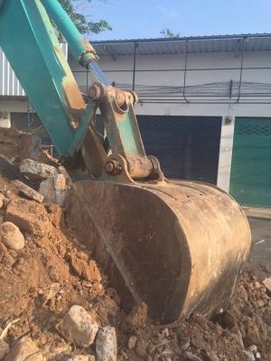 ขายรถแบคโฮ KOBELCO SK200 YN09 พร้อมใช้ สนใจโทร 081-970-1072