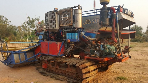 ขายรถเกี่ยวข้าว รองกระสอบ เครื่องอีซูซุ 185ฝาส้ม 6BG1 สภาพใช้งานได้ เก็บสีให้ใหม่ ขายรถเกี่ยวข้าว รองกระสอบ เครื่องอีซูซุ 185ฝาส้ม 6BG1 สภาพใช้งานได้ เก็บสีให้ใหม่