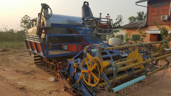 ขายรถเกี่ยวข้าว รองกระสอบ เครื่องอีซูซุ 185ฝาส้ม 6BG1 สภาพใช้งานได้ เก็บสีให้ใหม่ ขายรถเกี่ยวข้าว รองกระสอบ เครื่องอีซูซุ 185ฝาส้ม 6BG1 สภาพใช้งานได้ เก็บสีให้ใหม่