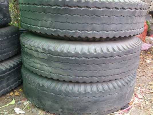 ขายยาง 1000-20 บริดสโตน ปี14 พร้อมยางในและยางรอง  จำนวน 6 ชุด