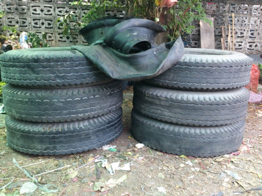 ขายยาง 1000-20 บริดสโตน ปี14 พร้อมยางในและยางรอง  จำนวน 6 ชุด