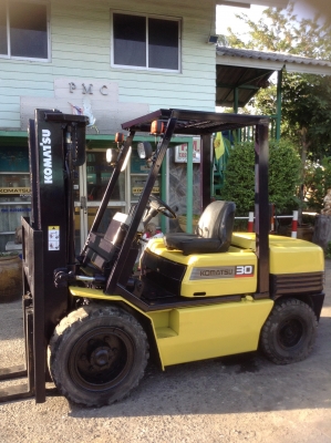 +++ ขายโฟล์คลิฟท์  KOMATSU FD30-11  ขนาด 3  ตัน  เครื่องยนต์ดีเซล  เสา  3  เมตร  เกียร์ธรรมดา  งา 1,070  มม.  ยางลมครับ
