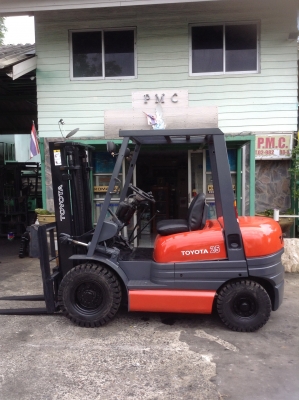 +++ ขายโฟล์คลิฟท์  TOYOTA 6FG25  ขนาด  2.5  ตัน  เครื่องยนต์เบนซิน  เสา  3  เมตร  เกียร์ธรรมดา  งา 1,070  มม.  ยางลม