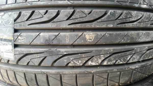 235 40 18 Dunlop