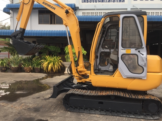 รถขุด AIRMAN AX40 มีเก๋ง มือสองนำเข้าจากญี่ปุ่น ทำสีใหม่ รถขุด AIRMAN AX40 มีเก๋ง มือสองนำเข้าจากญี่ปุ่น ทำสีใหม่