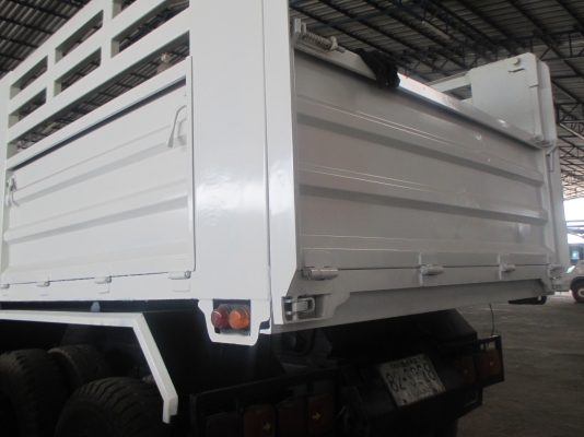 กระบะบรรทุก สีขาว-น้ำเงิน 6 สูบ 220แรง HION   FM226  EM100