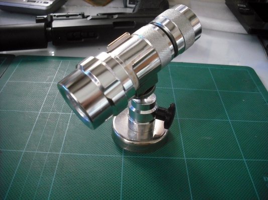 ไฟฉายฐานเป็นแม่เหล็ก 2 in 1