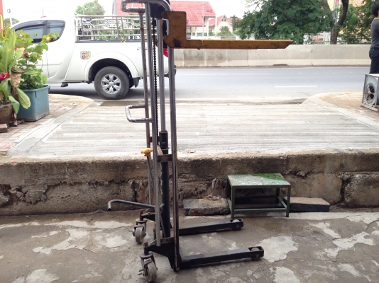 ขายรถยกขนของ ยกได้สูง 150cm. รับน้ำหนักได้ประมาณ 150kg. สภาพดี ใช้งานได้