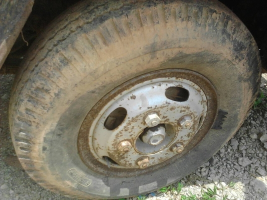 รถอีซูซู 6 ล้อ ( ไม่ดั้ม ) NKR 110 แรงม้า. ปี 32.    สนใจติดต่อ  081 - 6079515