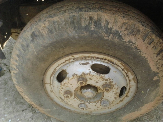 รถอีซูซู 6 ล้อ ( ไม่ดั้ม ) NKR 110 แรงม้า. ปี 32.    สนใจติดต่อ  081 - 6079515