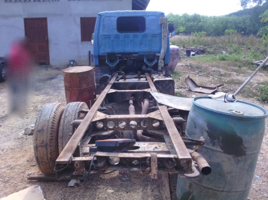 รถอีซูซู 6 ล้อ ( ไม่ดั้ม ) NKR 110 แรงม้า. ปี 32.    สนใจติดต่อ  081 - 6079515