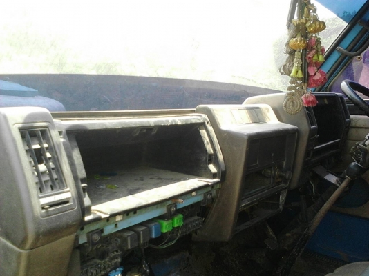 รถอีซูซู 6 ล้อ ( ไม่ดั้ม ) NKR 110 แรงม้า. ปี 32.    สนใจติดต่อ  081 - 6079515