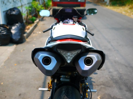 ขาย Yamaha R1 ปี 2012 ตัว Limited สเปคเมกาแท้ พร้อมทะเบียนแท้ รถสวย เครืองสดๆพร้อมออกทริป