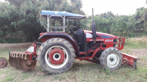 ขาย ยูเอ็ม4544 พร้อมใช้งานถูกๆอุปกรณ์ดันหน้าและผาน6 ราคา140000 โทร0898536866