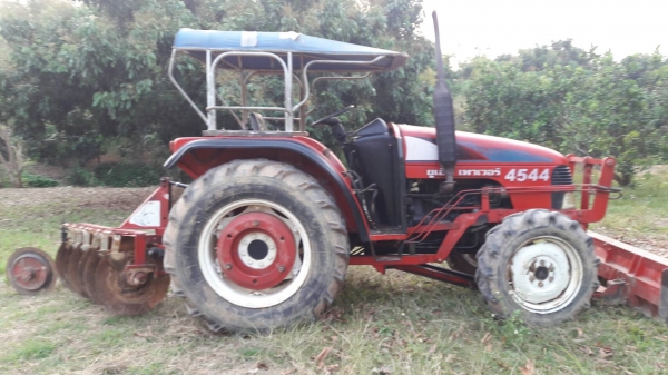 ขาย ยูเอ็ม4544 พร้อมใช้งานถูกๆอุปกรณ์ดันหน้าและผาน6 ราคา140000 โทร0898536866