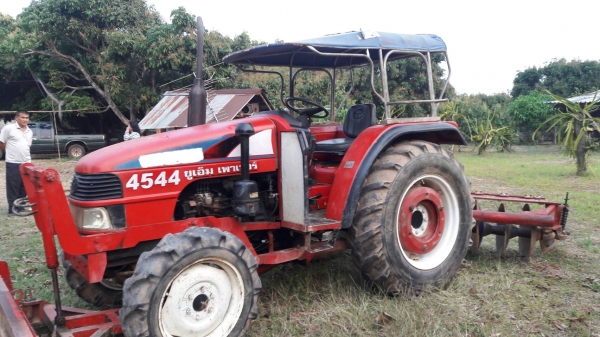 ขาย ยูเอ็ม4544 พร้อมใช้งานถูกๆอุปกรณ์ดันหน้าและผาน6 ราคา140000 โทร0898536866