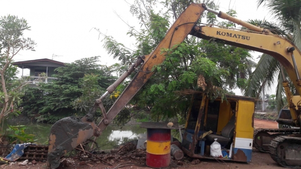 ขายด่วน บูมอาร์มยาว PC120  สนใจโทร 089-7462641 สุวรรณีจ้า