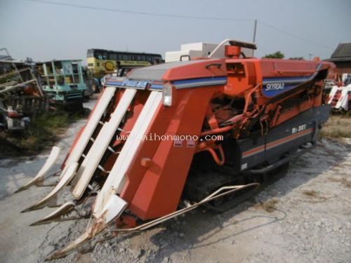 รถเกี่ยวข้าวนั่งขับ KUBOTA   R1-301 รหัสสินค้า : 80903669 ติดต่อ Tel.086-8150487 www.nihonmono.com