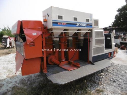 รถเกี่ยวข้าวนั่งขับ KUBOTA   R1-301 รหัสสินค้า : 80903669 ติดต่อ Tel.086-8150487 www.nihonmono.com