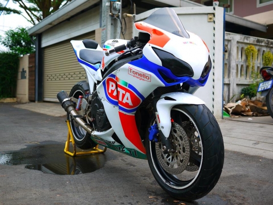 ขาย Honda Cbr400 พร้อมทะเบียนแท้ แฟริ่ง cbr1000 2008 พร้อมท่อสูตรลั่นๆ เครื่องดีมากๆกดทีเดียวติด