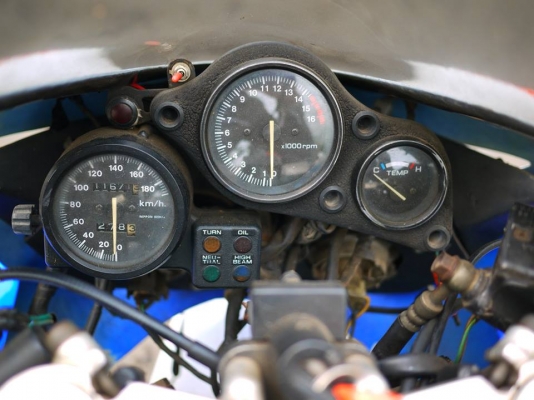 ขาย Honda Cbr400 พร้อมทะเบียนแท้ แฟริ่ง cbr1000 2008 พร้อมท่อสูตรลั่นๆ เครื่องดีมากๆกดทีเดียวติด