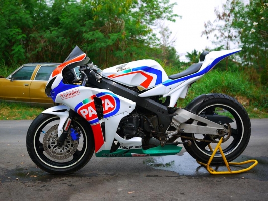 ขาย Honda Cbr400 พร้อมทะเบียนแท้ แฟริ่ง cbr1000 2008 พร้อมท่อสูตรลั่นๆ เครื่องดีมากๆกดทีเดียวติด