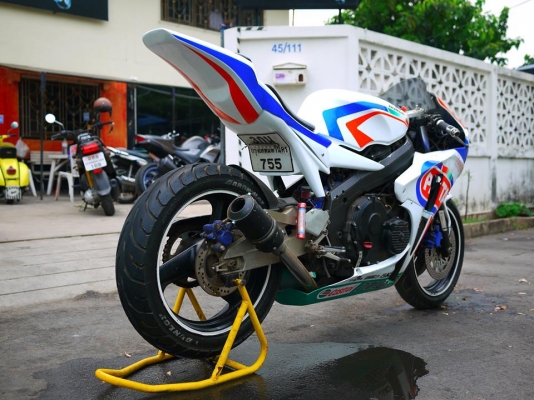 ขาย Honda Cbr400 พร้อมทะเบียนแท้ แฟริ่ง cbr1000 2008 พร้อมท่อสูตรลั่นๆ เครื่องดีมากๆกดทีเดียวติด