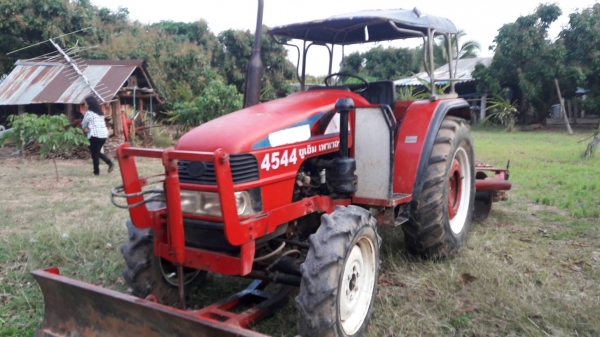 ขายรถไถ ยูเอ็นไทสัน รถสวยพร้อมใช้ อุปกรณ์ 2 ชิ้น ดันหน้า และผานพรวน