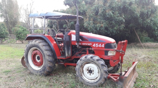 ขายรถไถ ยูเอ็นไทสัน รถสวยพร้อมใช้ อุปกรณ์ 2 ชิ้น ดันหน้า และผานพรวน