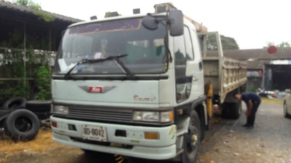 ขายรถ6ล้อ 3H ยาว7.20เมตร เครื่อง195 แรงปี38 เครน4.5ตัน รถสวยสภาพดี พร้อมใช้งาน เอกสารพร้อมโอน สนใจโทร 090-8588220คุณนะ 093-3258446คุณบิว หรือเข้าดูสินค้าอื่นๆได้ที่ www.truck.in.th/498 หรือเพจFacebook ณรงค์ ซื้อขายรถมือสอง (เว็บไซต์ส่วนตัว) หรือFacebook ค