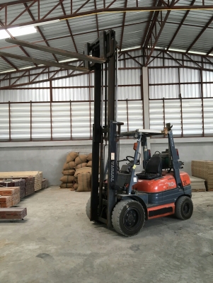 โฟคลิฟท์ TOYOTA 02-6FG 30 (3 ตัน) เสาสูง 3.50 เมตร เครื่องยนต์ 4 สูบ (เบนซิล-แก๊ส)