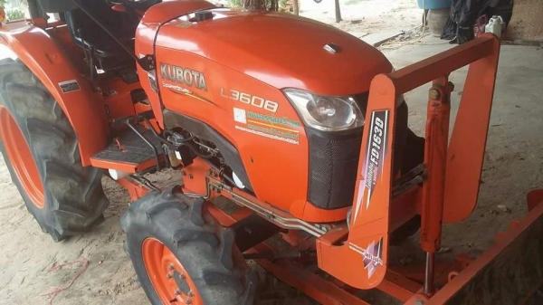 ขายรถไถ KUBOTA L3608 อุปกรณ์ ดันหน้า ผานหลัง ใช้งานน้อย ปี53 เอกสารพร้อมโอน สนใจโทร 090-8588220คุณนะ 093-3258446คุณบิว หรือเข้าดูสินค้าอื่นๆได้ที่ www.truck.in.th/498 หรือเพจFacebook ณรงค์ ซื้อขายรถมือสอง (เว็บไซต์ส่วนตัว) หรือFacebook คุณนะ รถบรรทุก