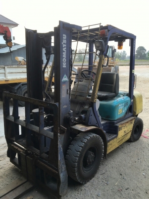 โฟคลิฟท์  KOMATSU FG25C-12 (2.5 ตัน) สภาพมือสองนำเข้ายังไม่ผ่านการใช้งานในบ้านเรา เสาสูง 3 เมตร