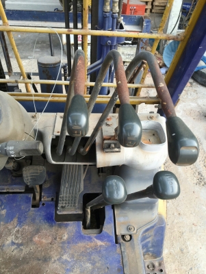 โฟคลิฟท์  KOMATSU FG25C-12 (2.5 ตัน) สภาพมือสองนำเข้ายังไม่ผ่านการใช้งานในบ้านเรา เสาสูง 3 เมตร