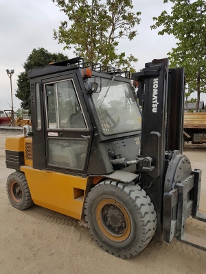 KOMATSU FD40-5 (4 ตัน) สภาพมือสองนำเข้า  เครื่องยนต์ดีเซล 6 สูบ