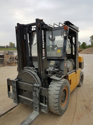 KOMATSU FD40-5 (4 ตัน) สภาพมือสองนำเข้า  เครื่องยนต์ดีเซล 6 สูบ