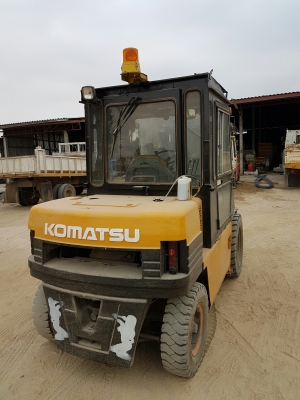 KOMATSU FD40-5 (4 ตัน) สภาพมือสองนำเข้า  เครื่องยนต์ดีเซล 6 สูบ