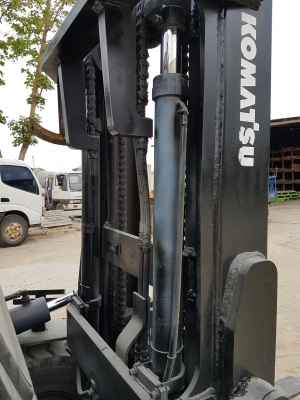 KOMATSU FD40-5 (4 ตัน) สภาพมือสองนำเข้า  เครื่องยนต์ดีเซล 6 สูบ