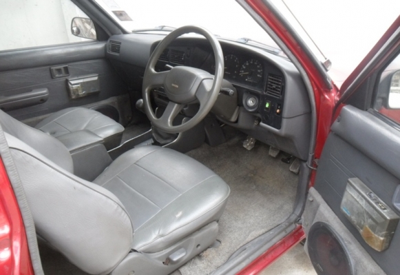 TOYOTA  ไมตี้แวนช่วงสั้น LN80 ดีเซล