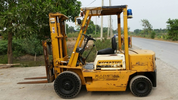 ขายด่วนรถยกKOMATSU FG25-10ยก2.5ตันเสาสูง3เมตรยางตัน4เส้นรถนอกนำเข้ายังไม่เคยใช้งานในเมืองไทยเลย